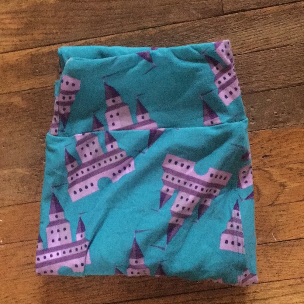 HTF Lularoe Castle Print OS Leggings